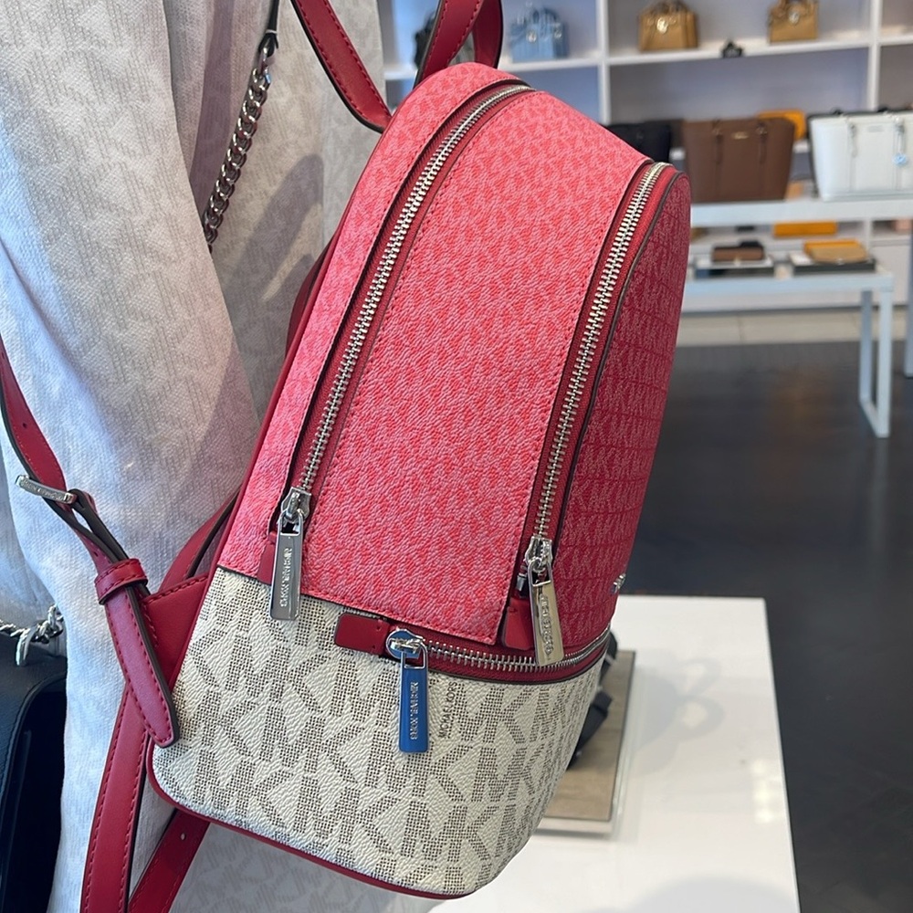 MICHAEL KORS Rhea Medium Zip Color-Block Signature Logo Backpack
DKRSPBRYMLT
NWT - Picture 8 of 16